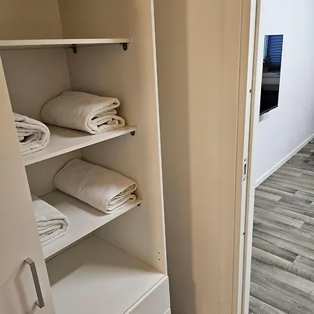 Διαμέρισμα Tromsoapartment Silent Area With View I Have Warm Caravan For Rent Same Place, 4 People *