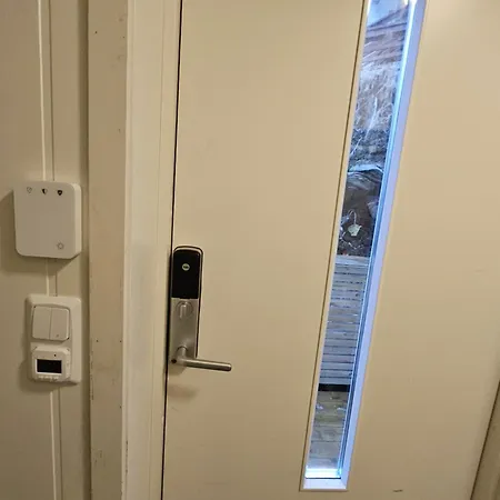 Διαμέρισμα Tromsoapartment Silent Area With View I Have Warm Caravan For Rent Same Place, 4 People Τρόμσο