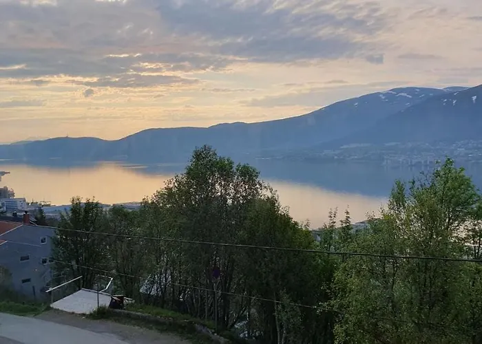 Tromsoapartment Silent Area With Free Parking I Have Caravan For Rent Same Place, 4 People Apartamento Tromsø